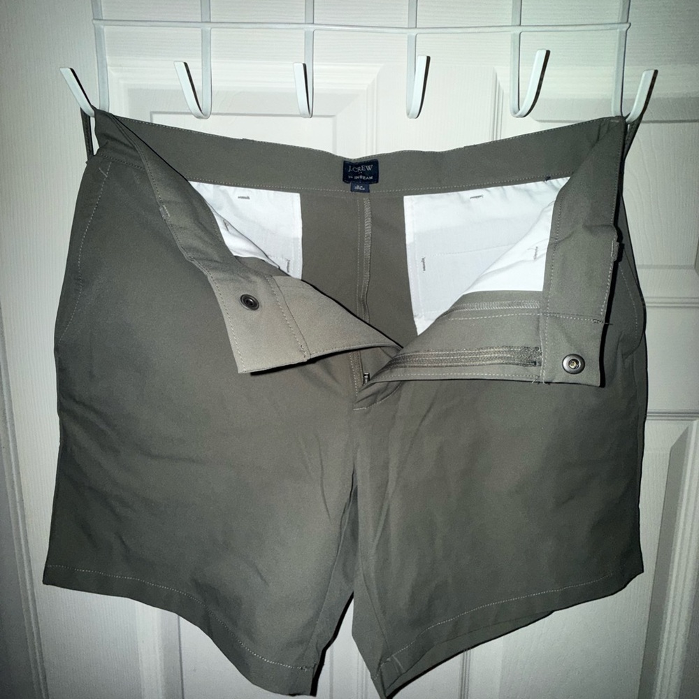 J. Crew Factory Men's Flat Front Shorts in Olive Green